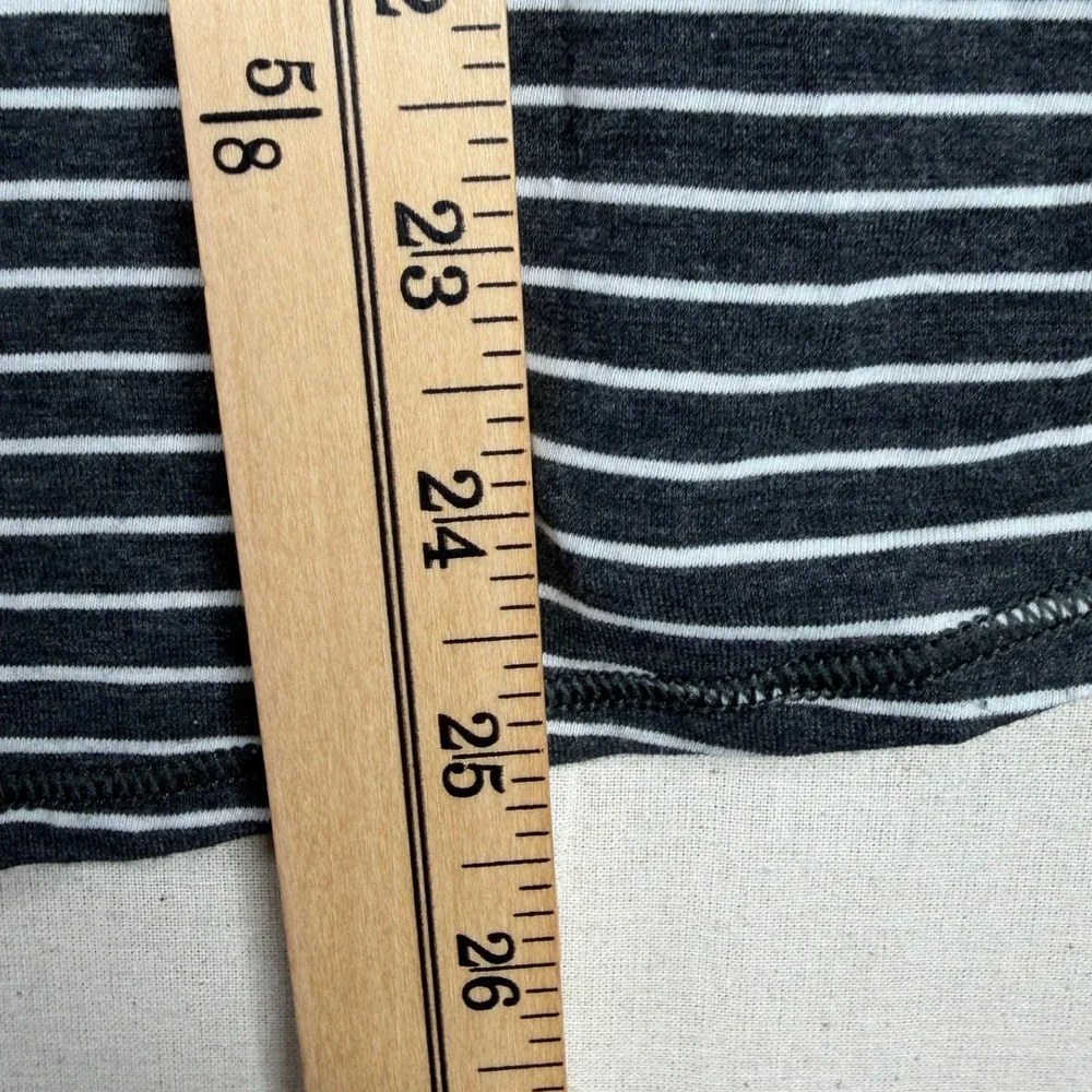 Lululemon Women All Tied Up Tank‎ size Small Dark Grey/White